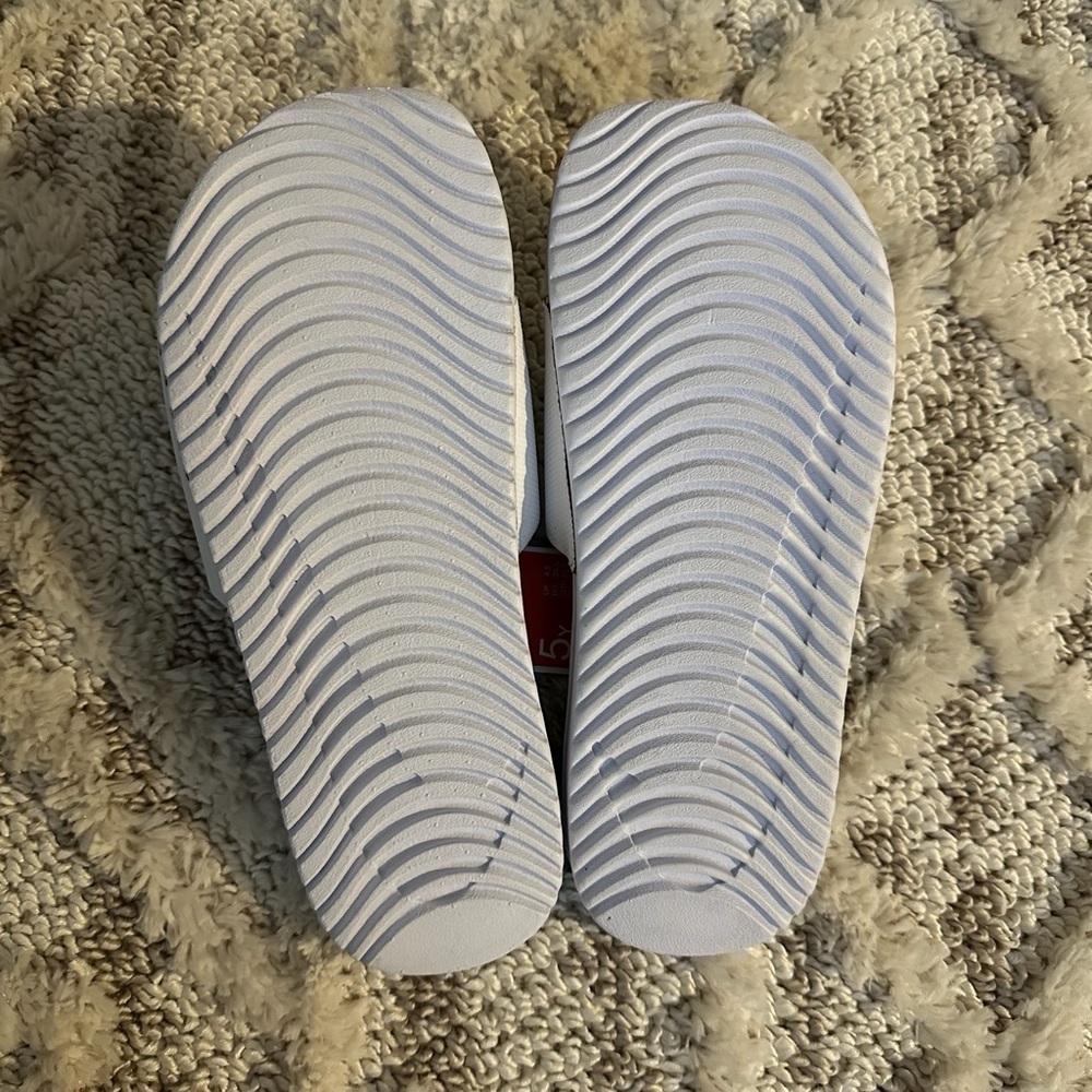 Brand New Nike Kawa Slide 5Y - Picture 4 of 4
